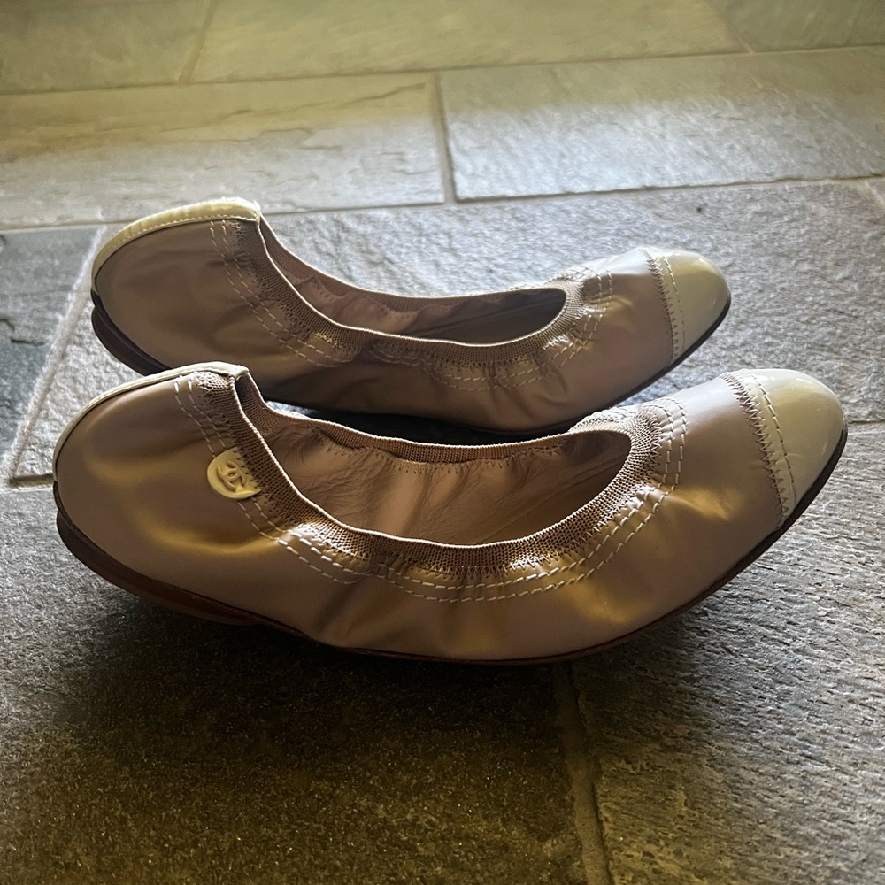 CHANEL Flats in Taupe and Cream